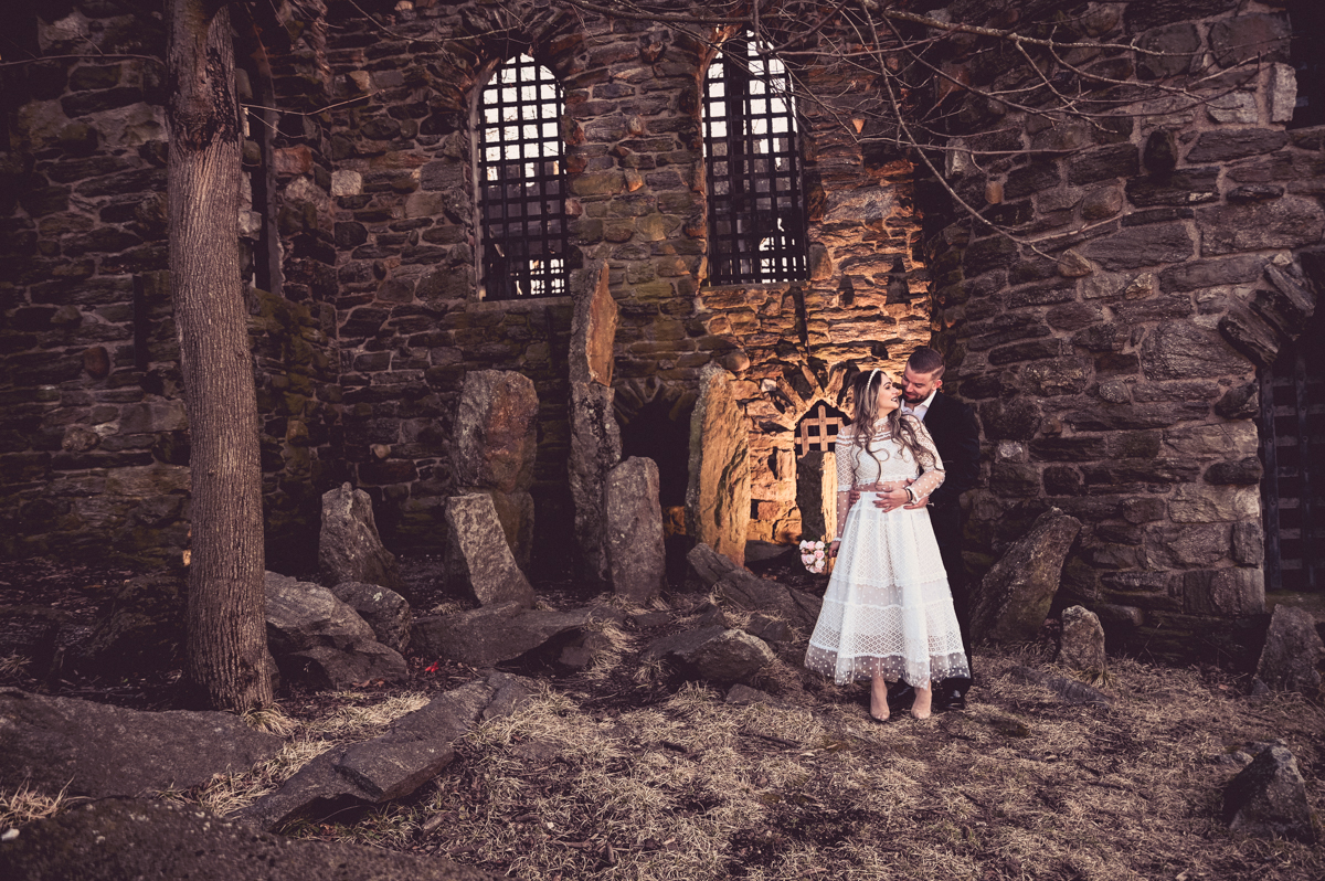 wedding photo New Rochelle NY
couple in the castle in the sunset
wedding photographer in CT