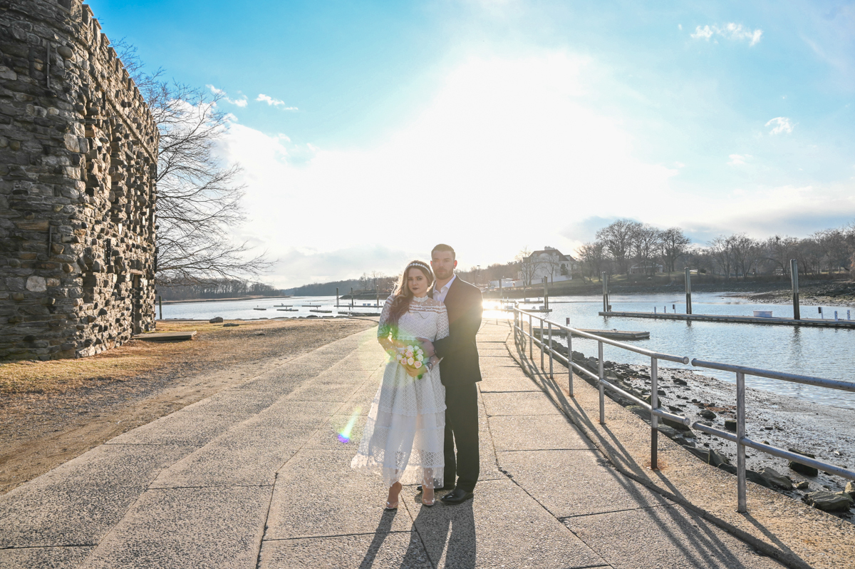 wedding photo New Rochelle NY
couple in the castle in the sunset
wedding photographer in CT