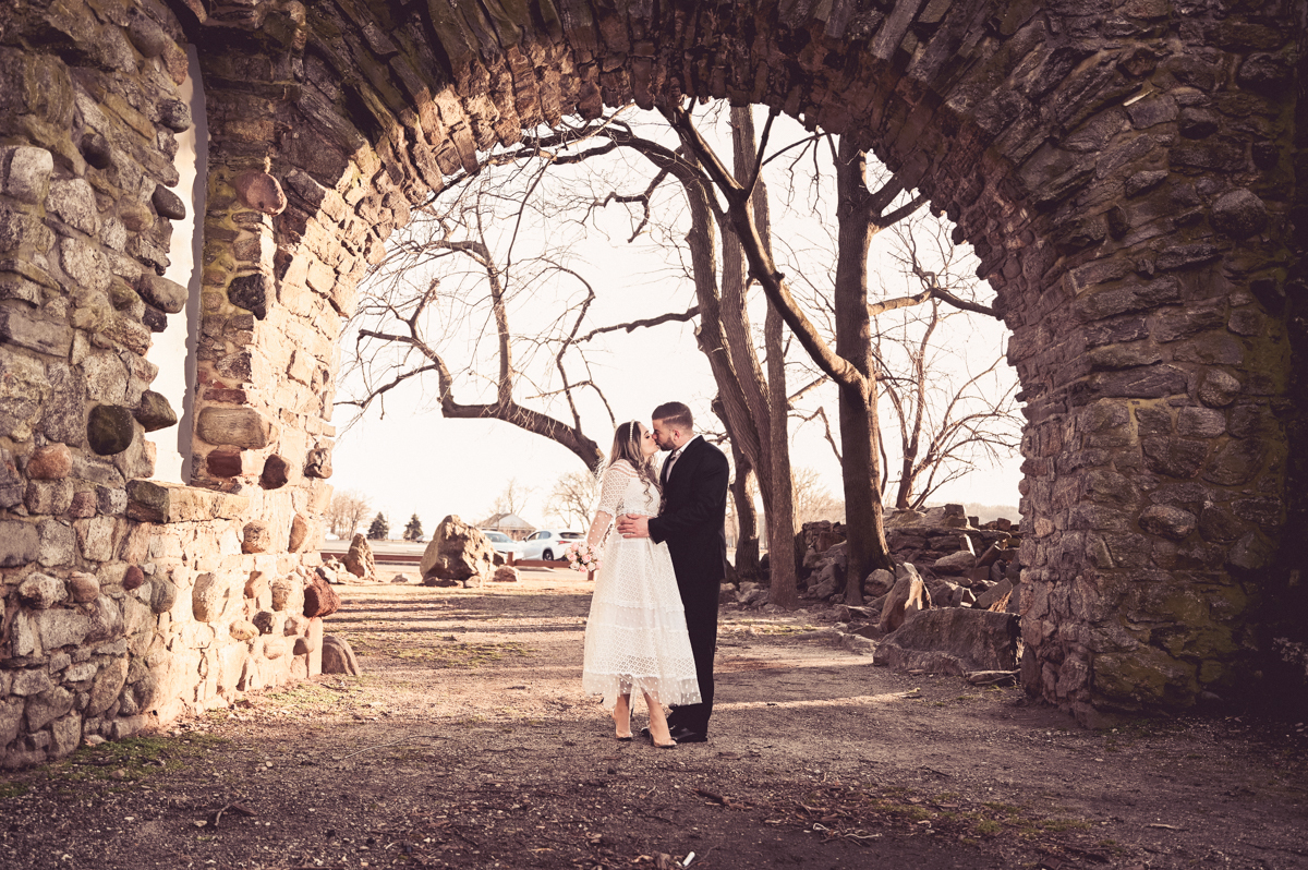 wedding photo New Rochelle NY
couple in the castle in the sunset
wedding photographer in CT