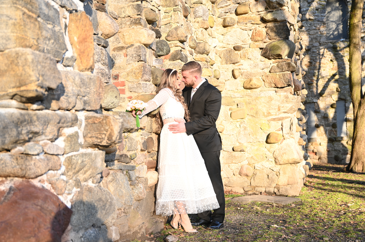wedding photo New Rochelle NY
couple in the castle in the sunset
wedding photographer in CT