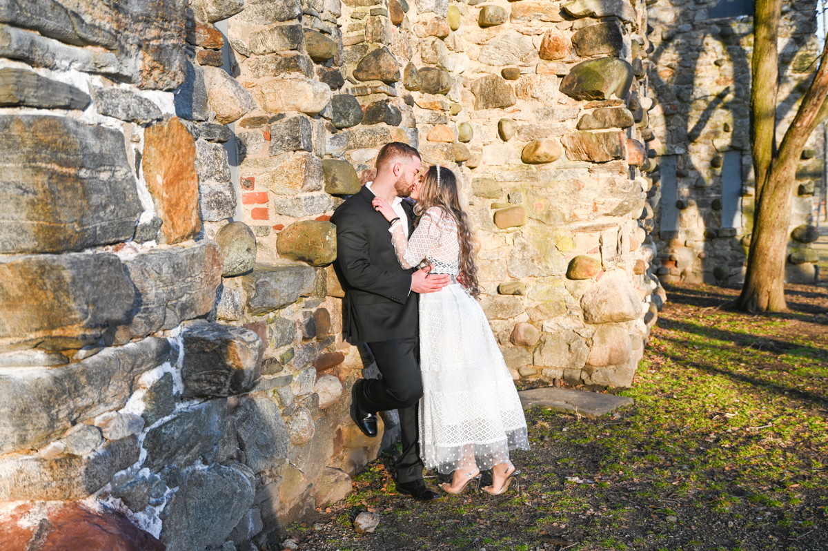 wedding photo New Rochelle NY
couple in the castle in the sunset
wedding photographer in CT