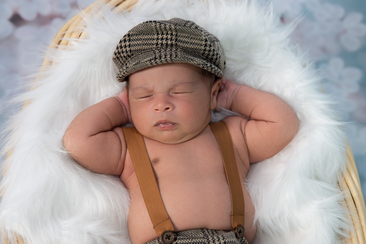 CT newborn photography
baby wrap
photo at home
newborn photographer CT