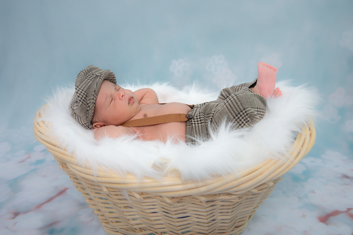 CT newborn photography
baby wrap
photo at home
newborn photographer CT