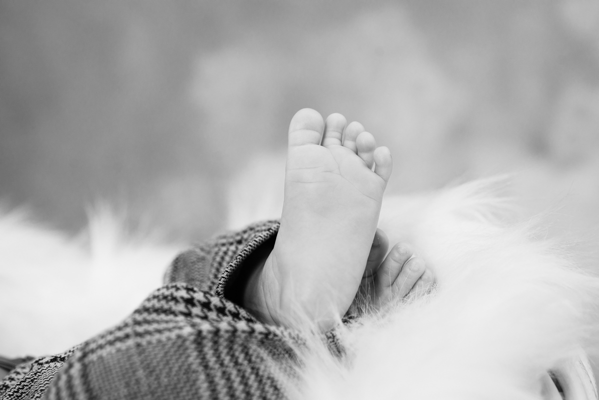 CT newborn photography
baby wrap
photo at home
newborn photographer CT
black in white