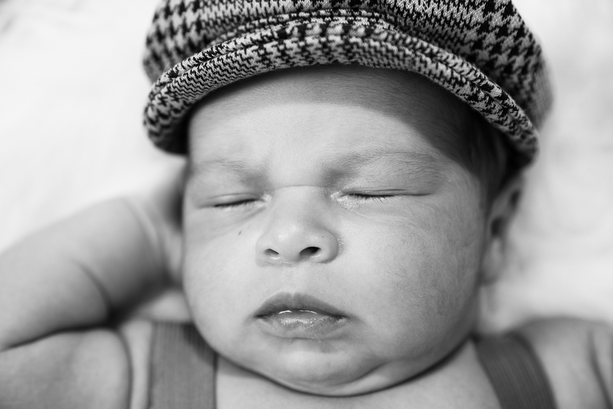 CT newborn photography
baby wrap
photo at home
newborn photographer CT
black in white