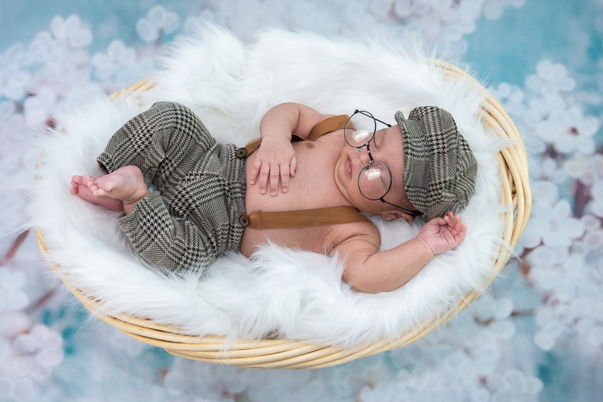 CT newborn photography
baby wrap
photo at home
newborn photographer CT