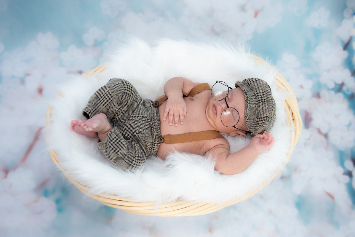 CT newborn photography
baby wrap
photo at home
newborn photographer CT