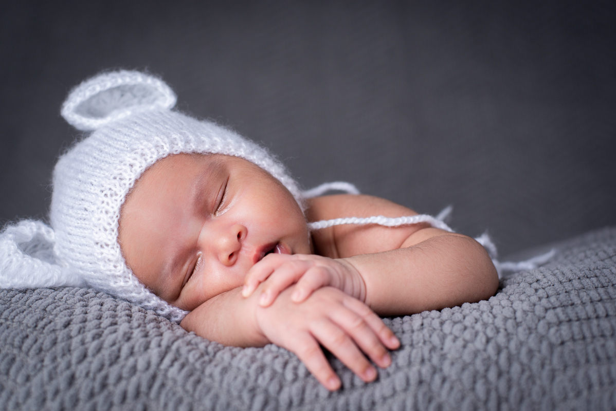 CT newborn photography
baby wrap
photo at home
newborn photographer CT