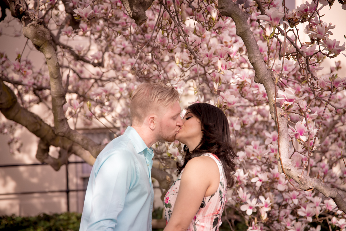 Spring couple photoshoot New York NYC Brooklyn botanical garden cherry blosson