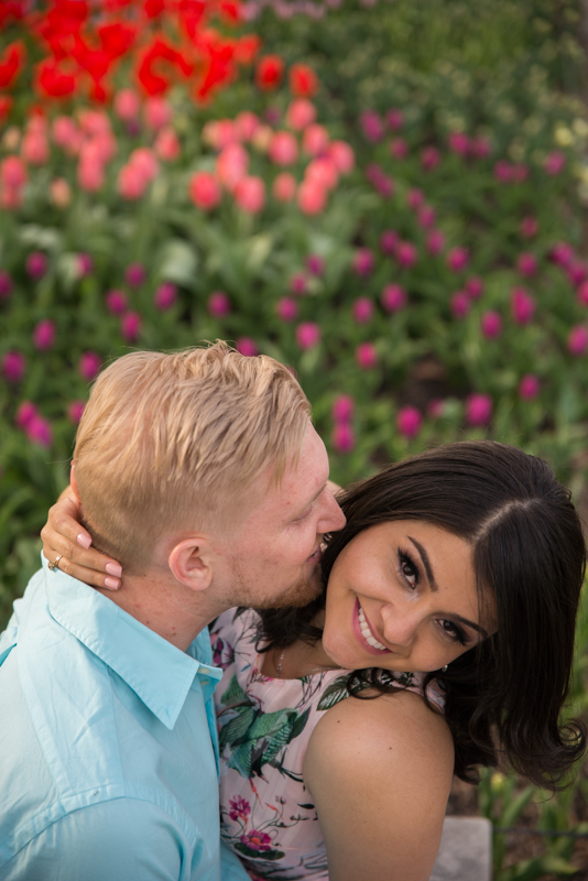 Spring couple photoshoot New York NYC Brooklyn botanical garden cherry blosson