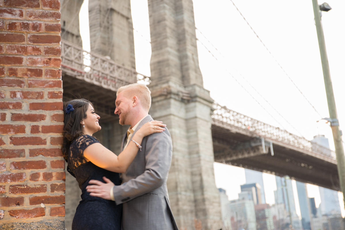 Spring couple photoshoot New York NYC Brooklyn bridge dumbo