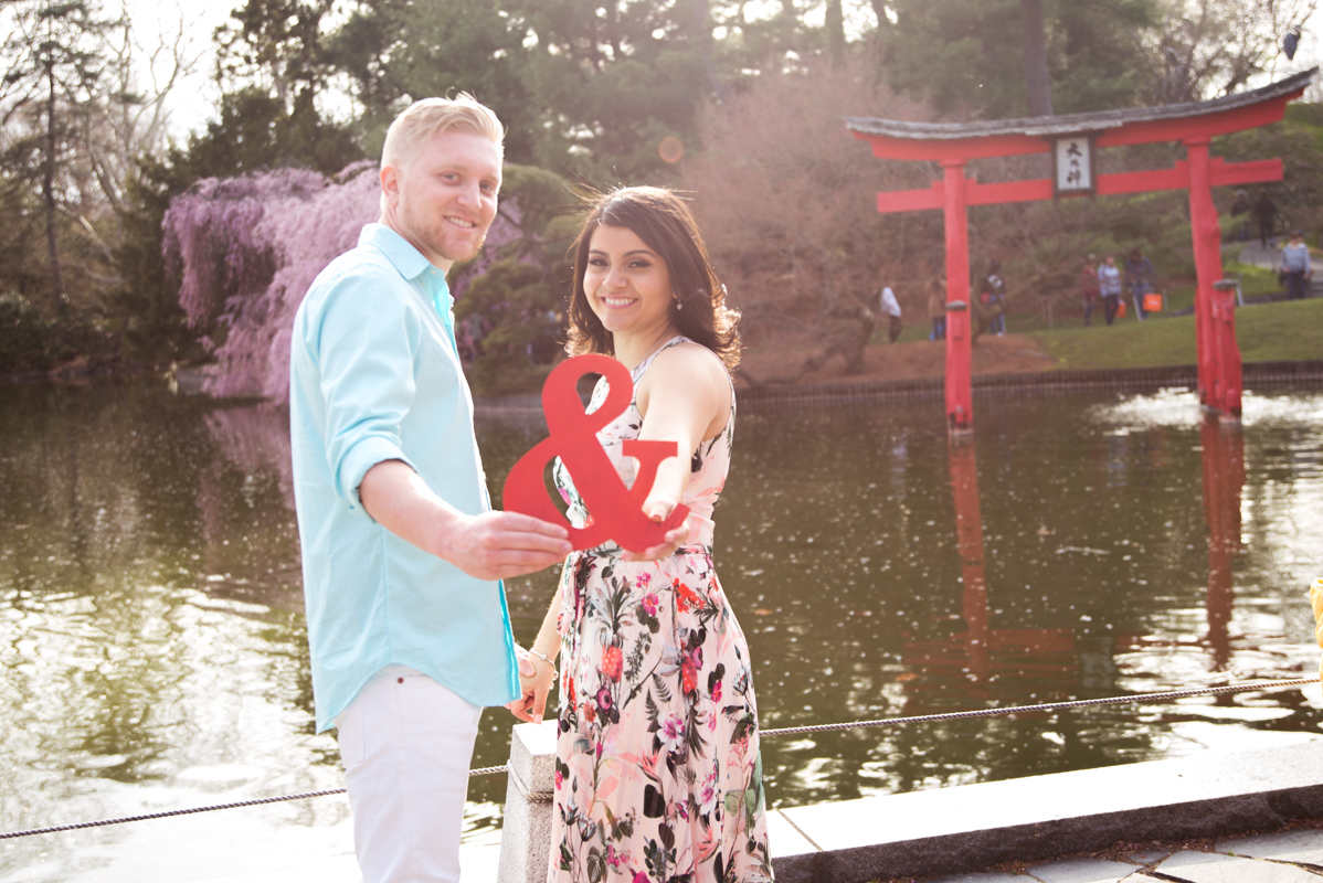 Spring couple photoshoot New York NYC Brooklyn botanical garden