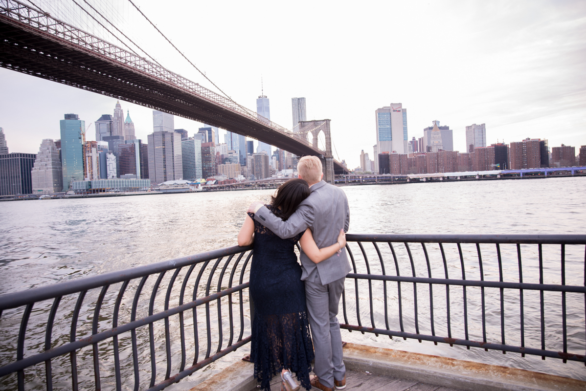Spring couple photoshoot New York NYC Brooklyn bridge dumbo