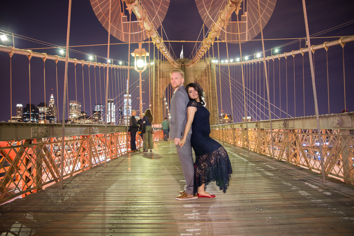 Spring couple photoshoot New York NYC Brooklyn bridge dumbo