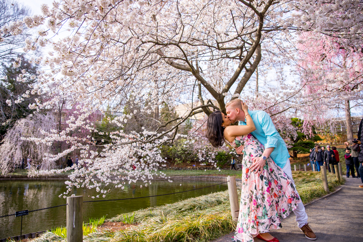 Spring couple photoshoot New York NYC Brooklyn botanical garden
