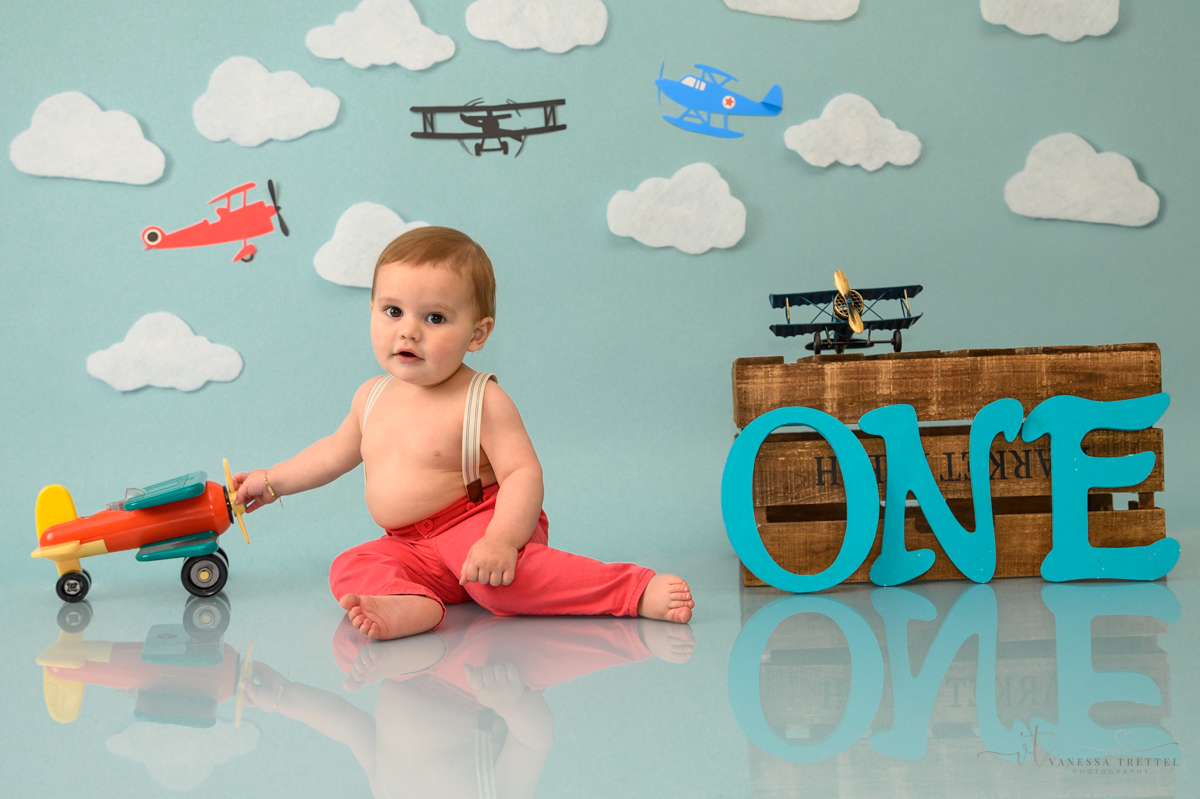 smash cake photoshoot connecticut ariplane theme