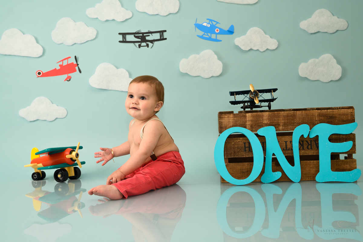 smash cake photoshoot connecticut ariplane theme