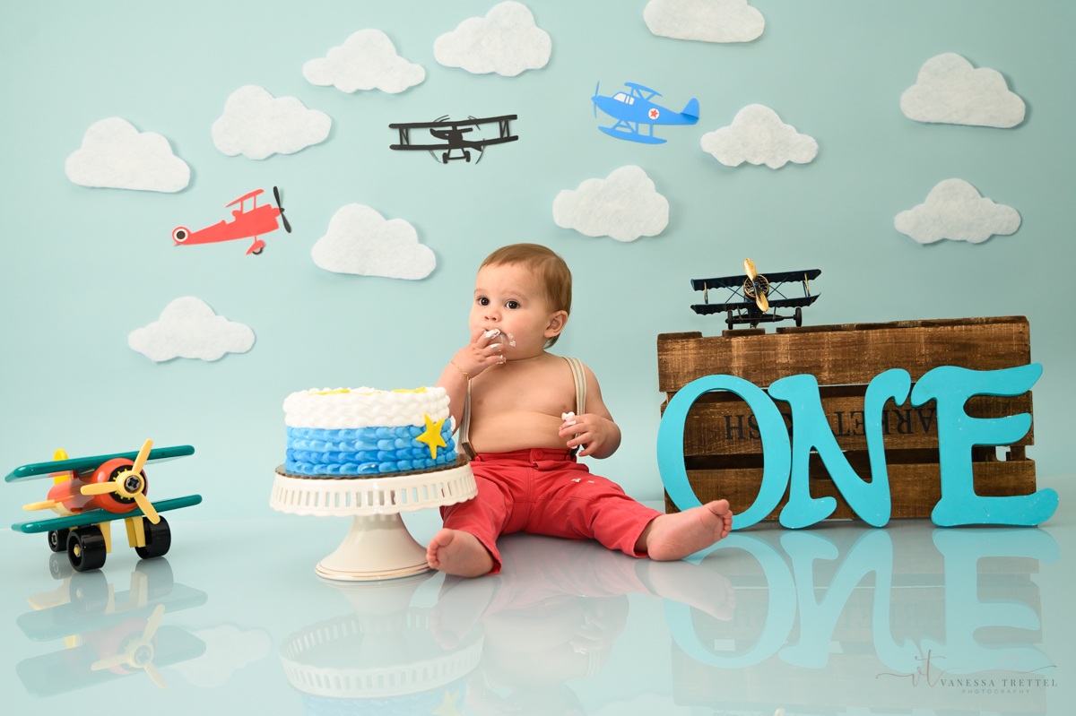 smash cake photoshoot connecticut ariplane theme