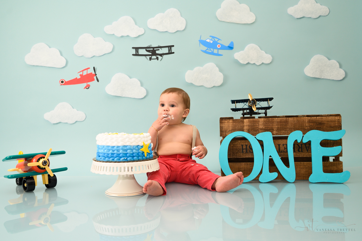 smash cake photoshoot connecticut ariplane theme