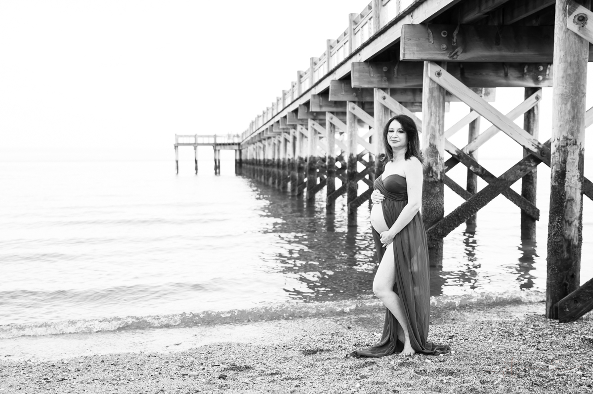 Vanessa Trettel photography Maternity photoshoot CT green dress beach Milford, CT Silver sand state park
black in white