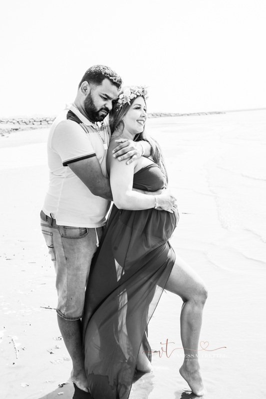 Maternity photography in the beach
purple dress
Milford CT
Vanessa trettel photography
black in white b/w