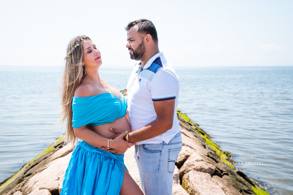 Maternity photography in the beach
blue skirt
Milford CT
Vanessa trettel photography
