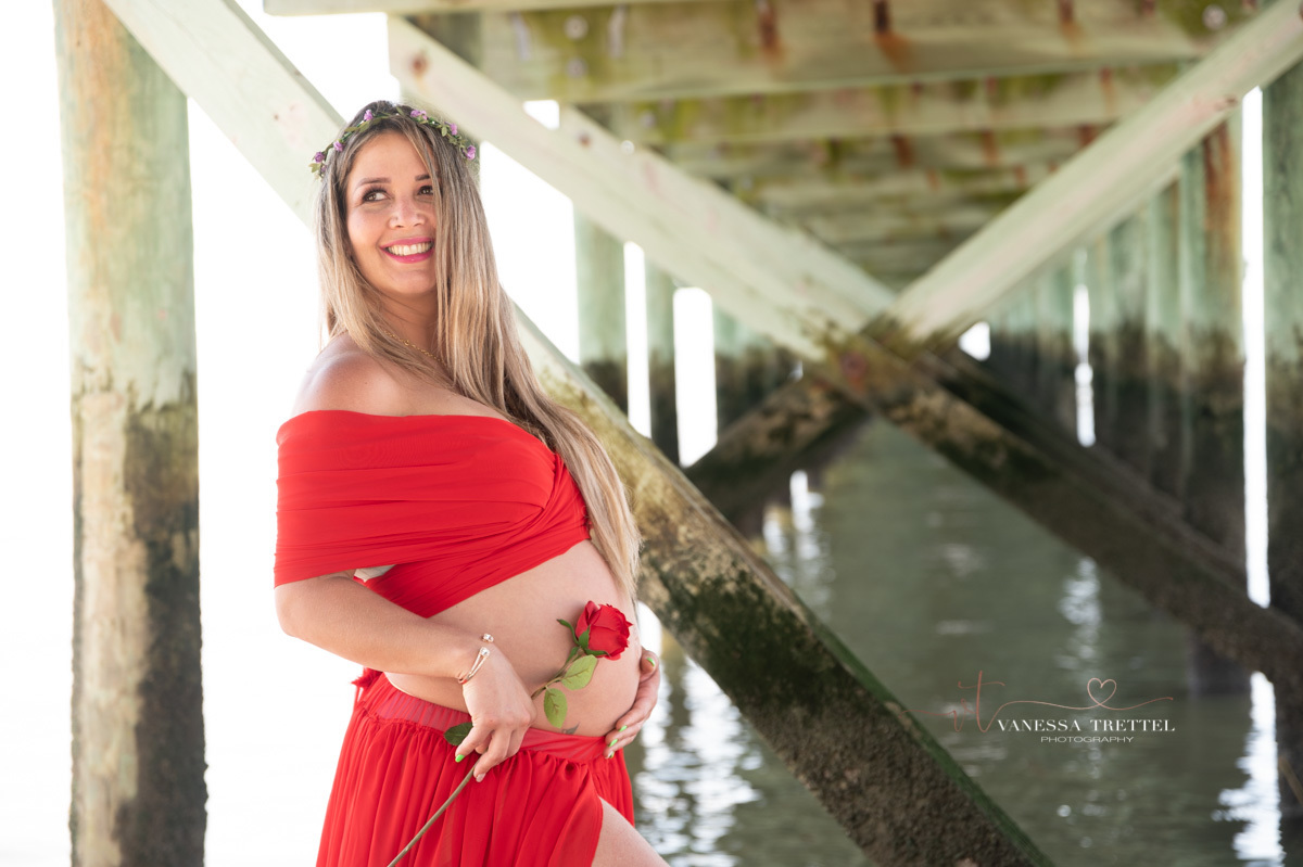 Maternity photography in the beach
red skirt
Milford CT
Vanessa trettel photography
