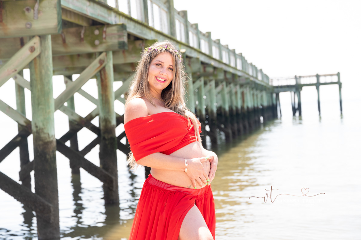 Maternity photography in the beach
red skirt
Milford CT
Vanessa trettel photography
