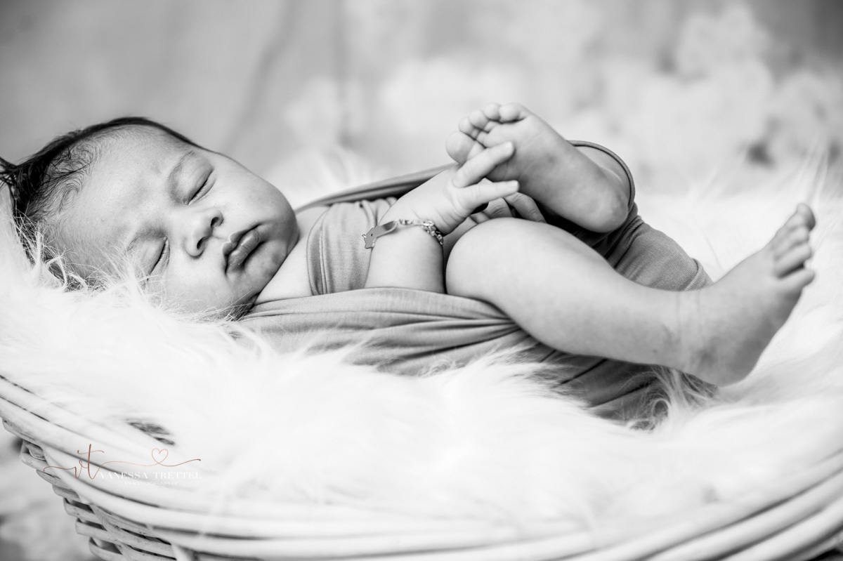 Vanessa Trettel photography 
newborn photoshoot CT 
black in white b/w
baby cute