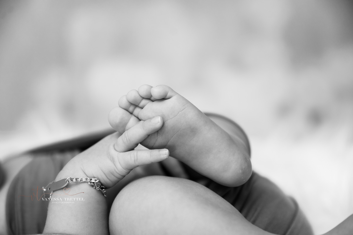 Vanessa Trettel photography 
newborn photoshoot CT 
black in white b/w
baby cute
