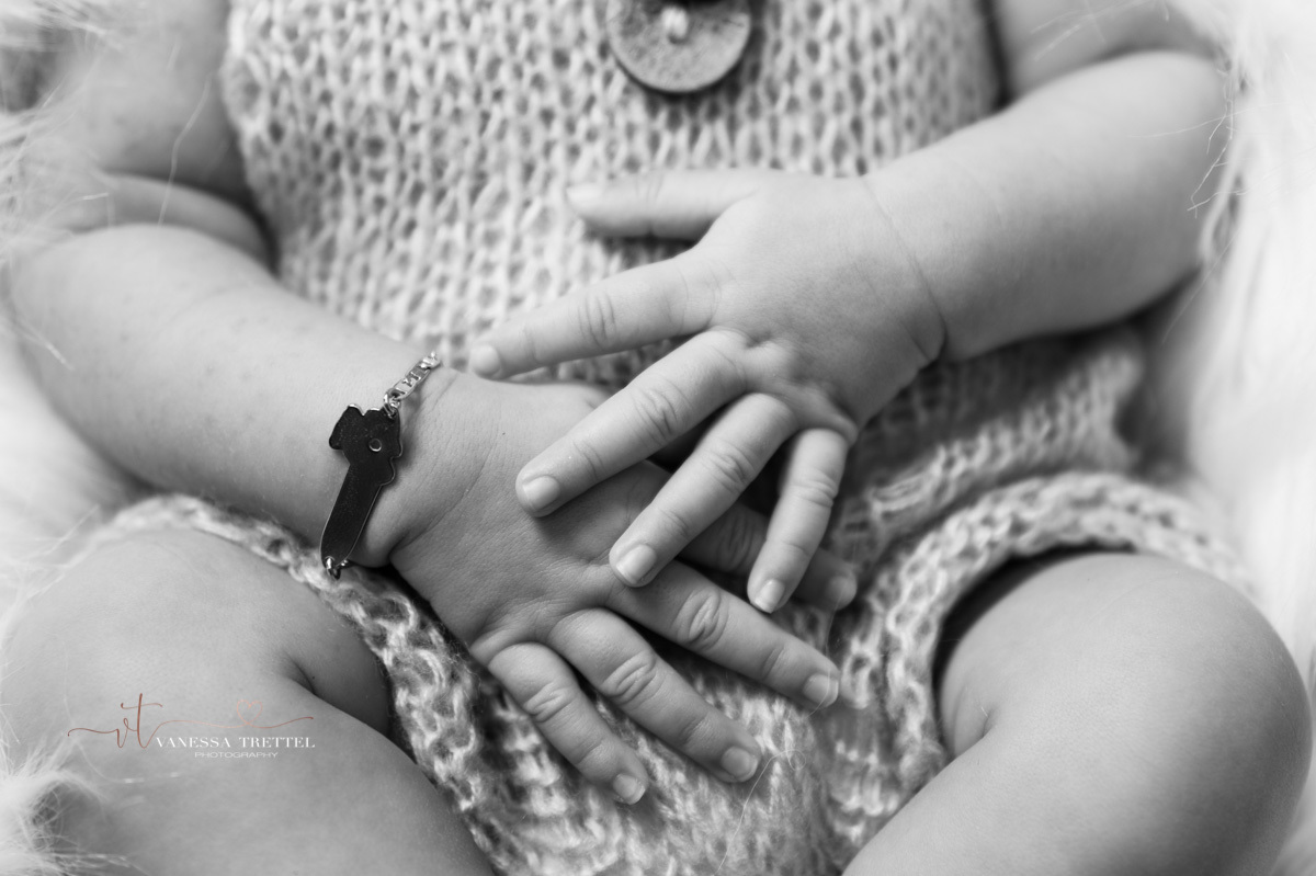 Vanessa Trettel photography 
newborn photoshoot CT 
black in white b/w
baby cute