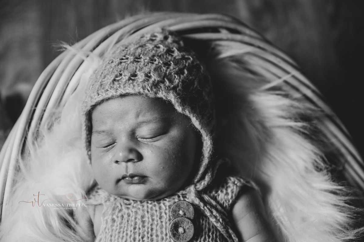 Vanessa Trettel photography 
newborn photoshoot CT 
black in white b/w
baby cute
