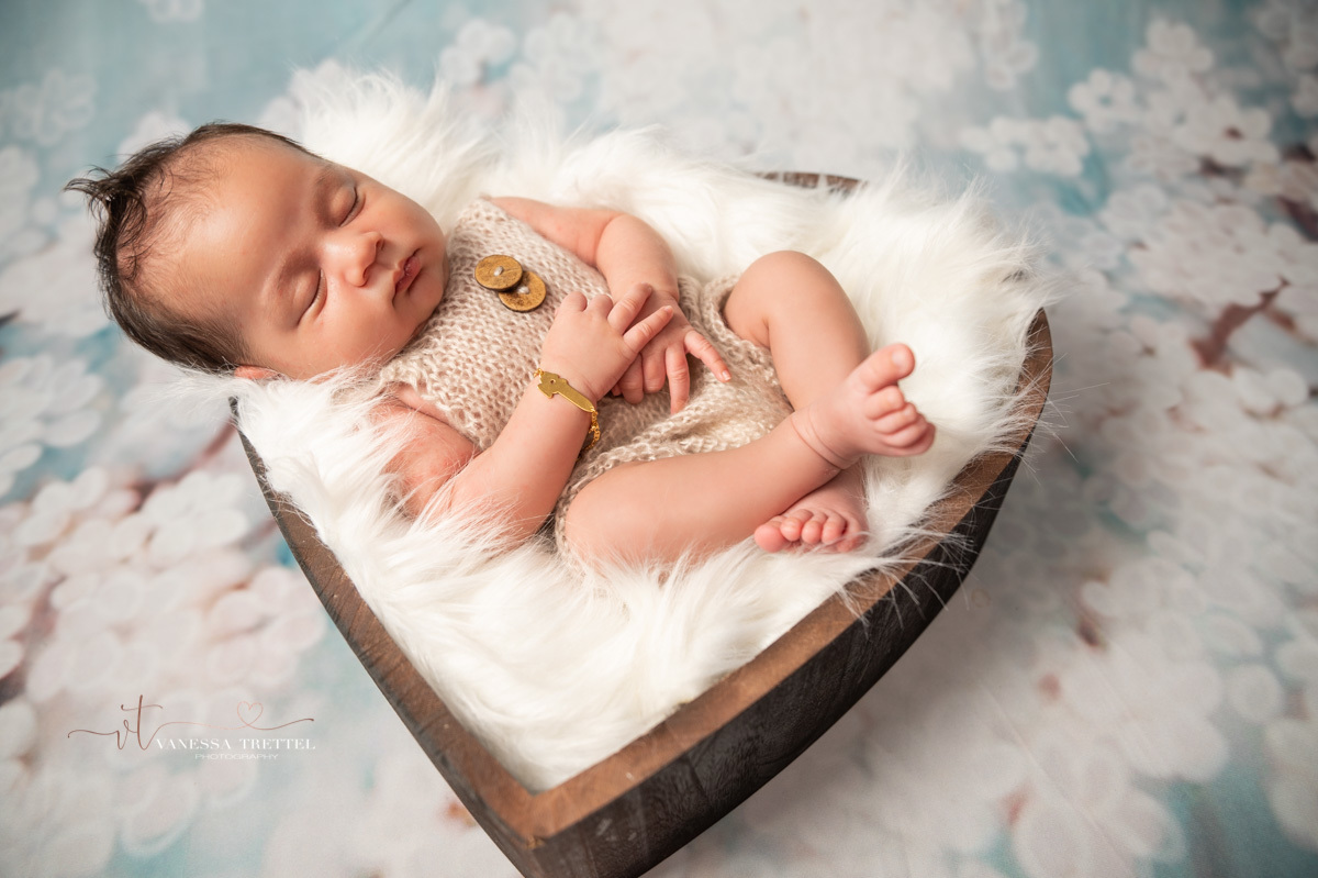 Vanessa Trettel photography 
newborn photoshoot CT 
blue backdrop
baby cute