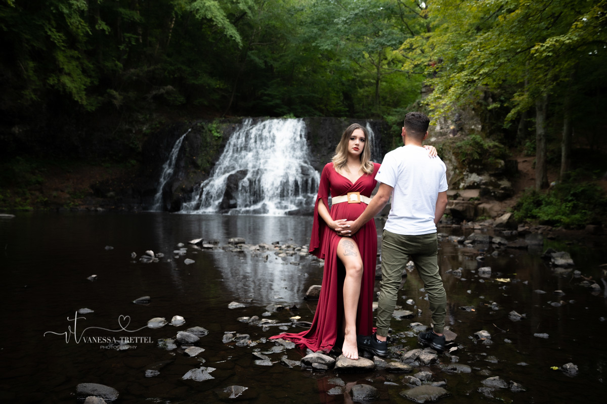 maternity photo
red dress
pregnancy couple photoshoot
waterfall in CT
vanessa trettel photography