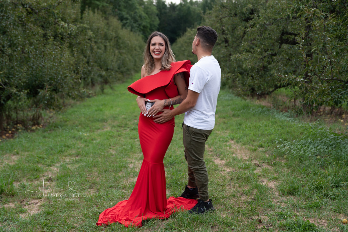 maternity photo
red dress
pregnancy couple photoshoot
apple field in CT
vanessa trettel photography