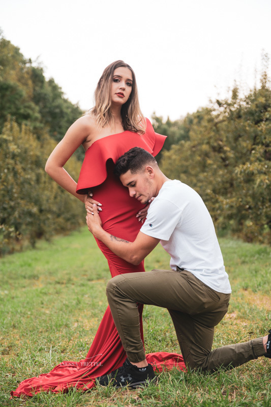 maternity photo
red dress
pregnancy couple photoshoot
apple field in CT
vanessa trettel photography