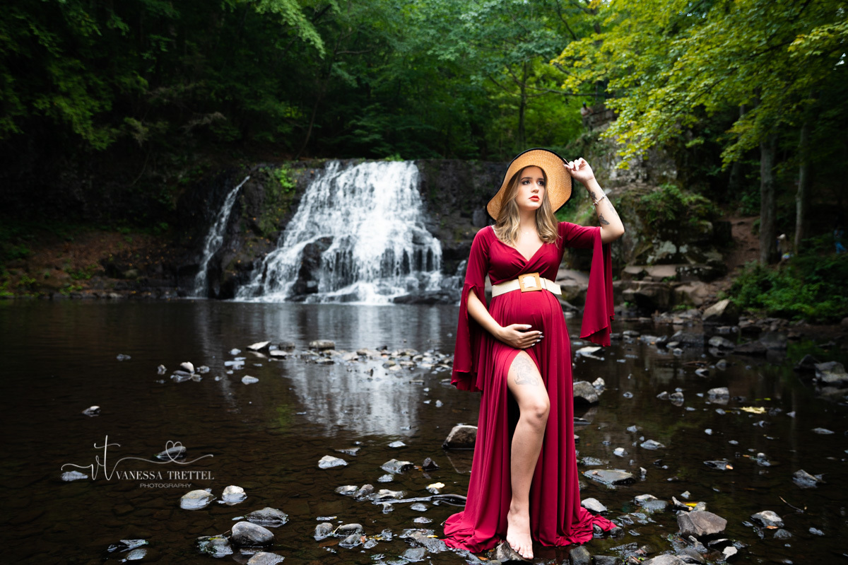 maternity photo
red dress with a hat
waterfall in CT
vanessa trettel photography