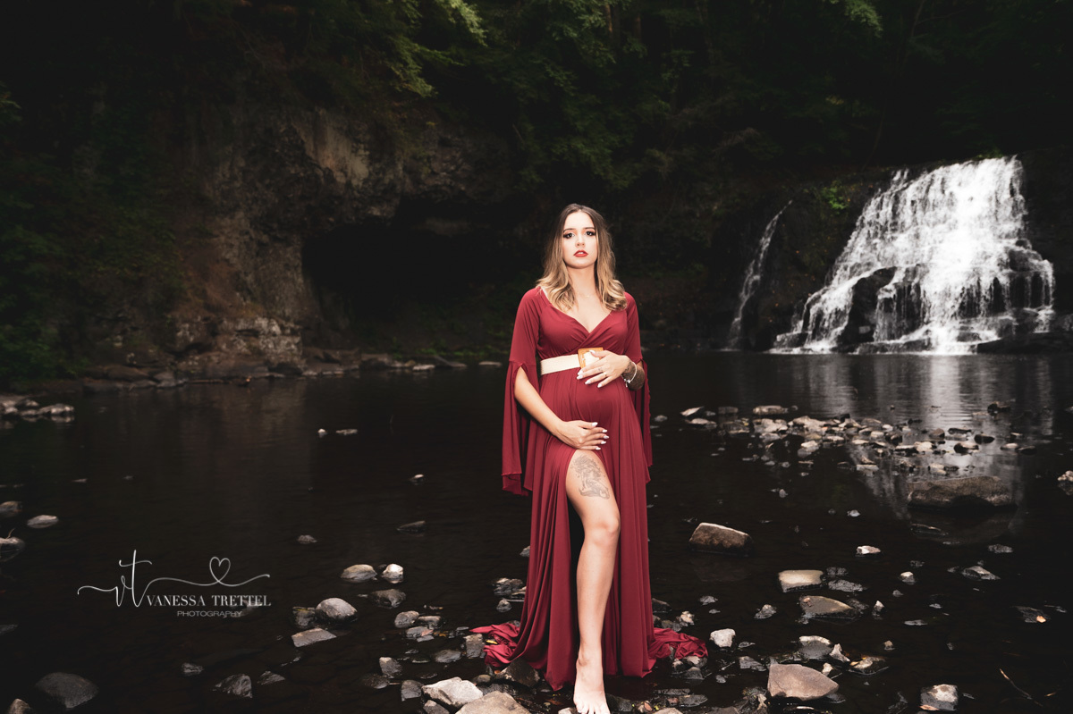maternity photo
red dress
waterfall in CT
vanessa trettel photography