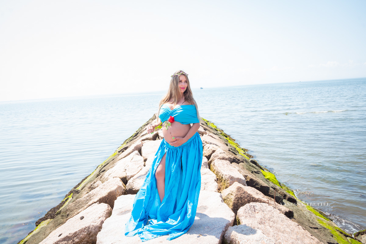 Maternity Photographer in CT
maternity photo in the beach
maternity dress
Vanessa Trettel Photography