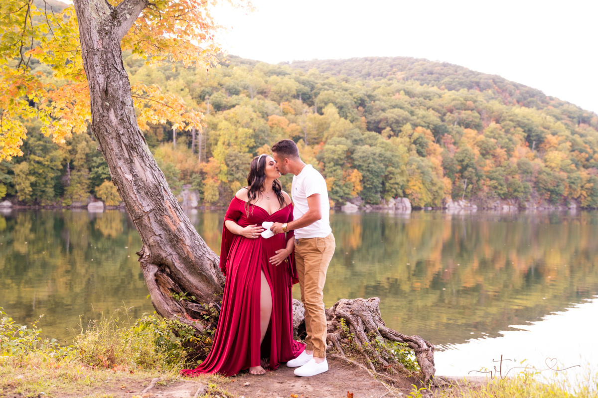 Maternity Photographer in CT
maternity photo in the beach
maternity dress
Vanessa Trettel Photography