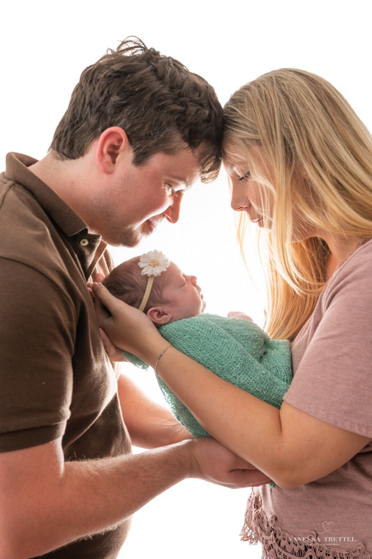 newborn photo
withe background girl 
wrap turquoise
parent's newborn photoshoot
Vanessa Trettel Photography