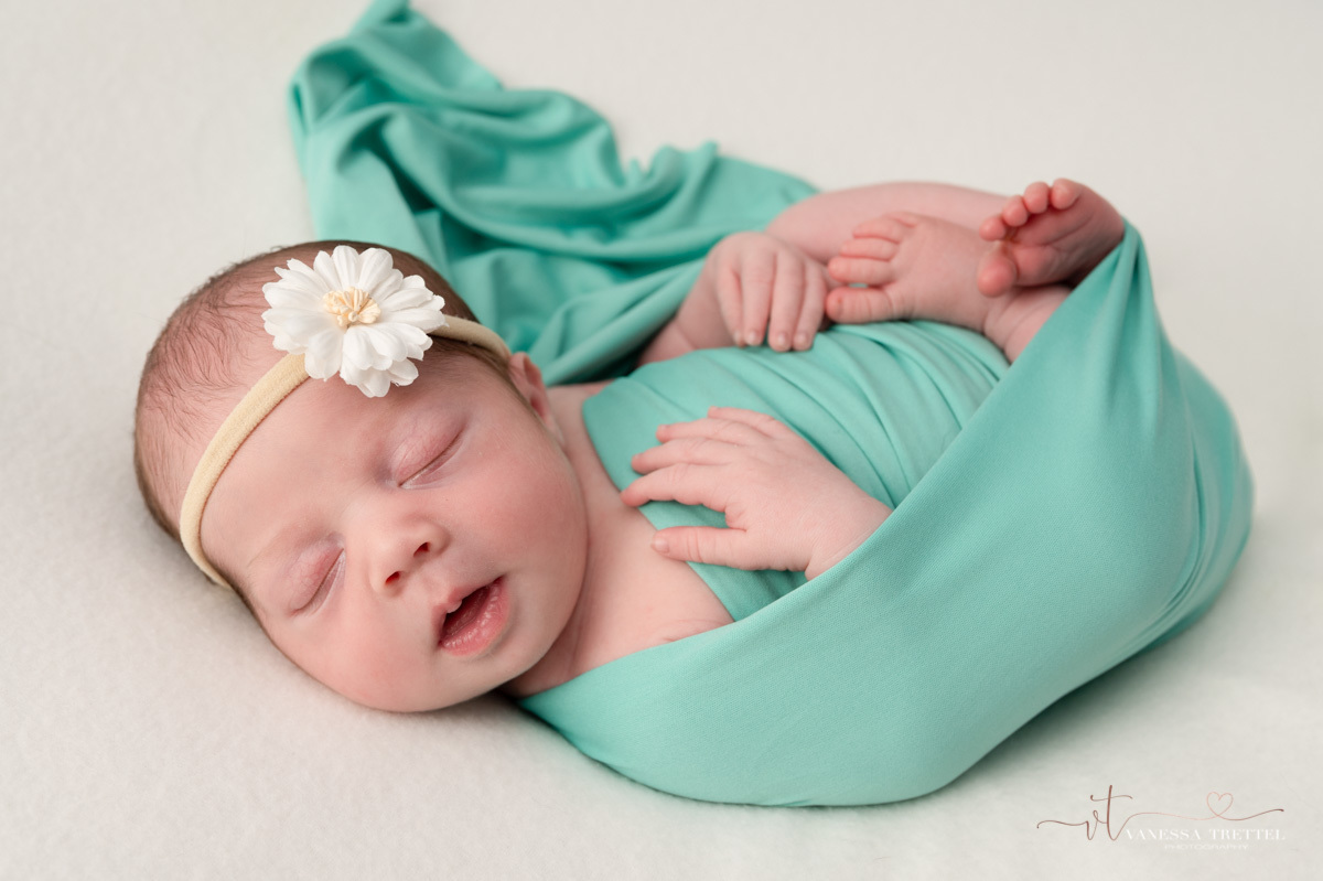 newborn photo
withe background girl 
wrap turquoise
Vanessa Trettel Photography
