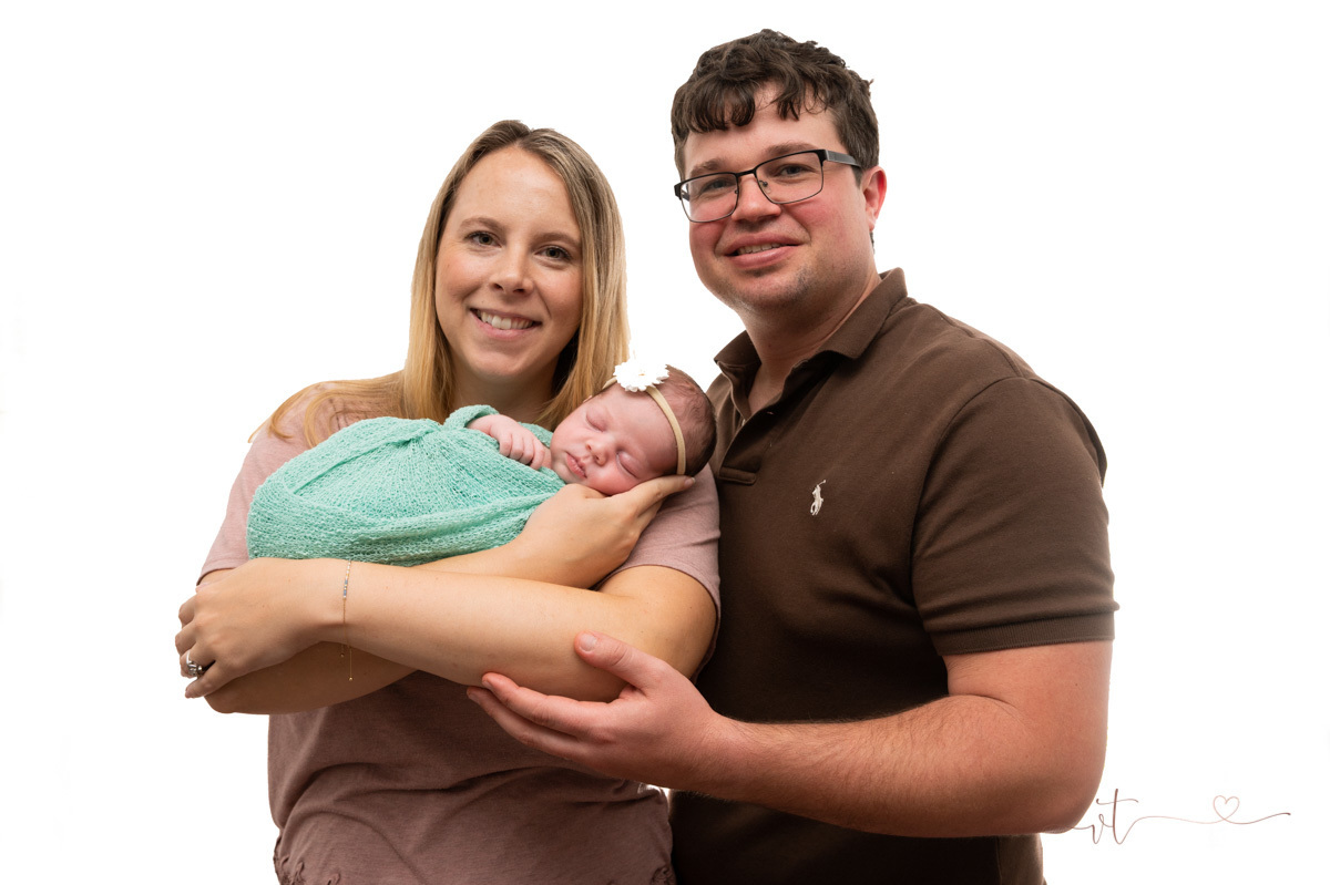 newborn photo
withe background girl 
wrap turquoise
parent's newborn photoshoot
Vanessa Trettel Photography