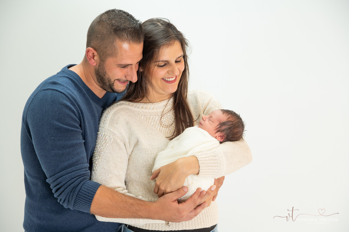 newborn photo
withe background boy
wrap family photography
Vanessa Trettel Photography