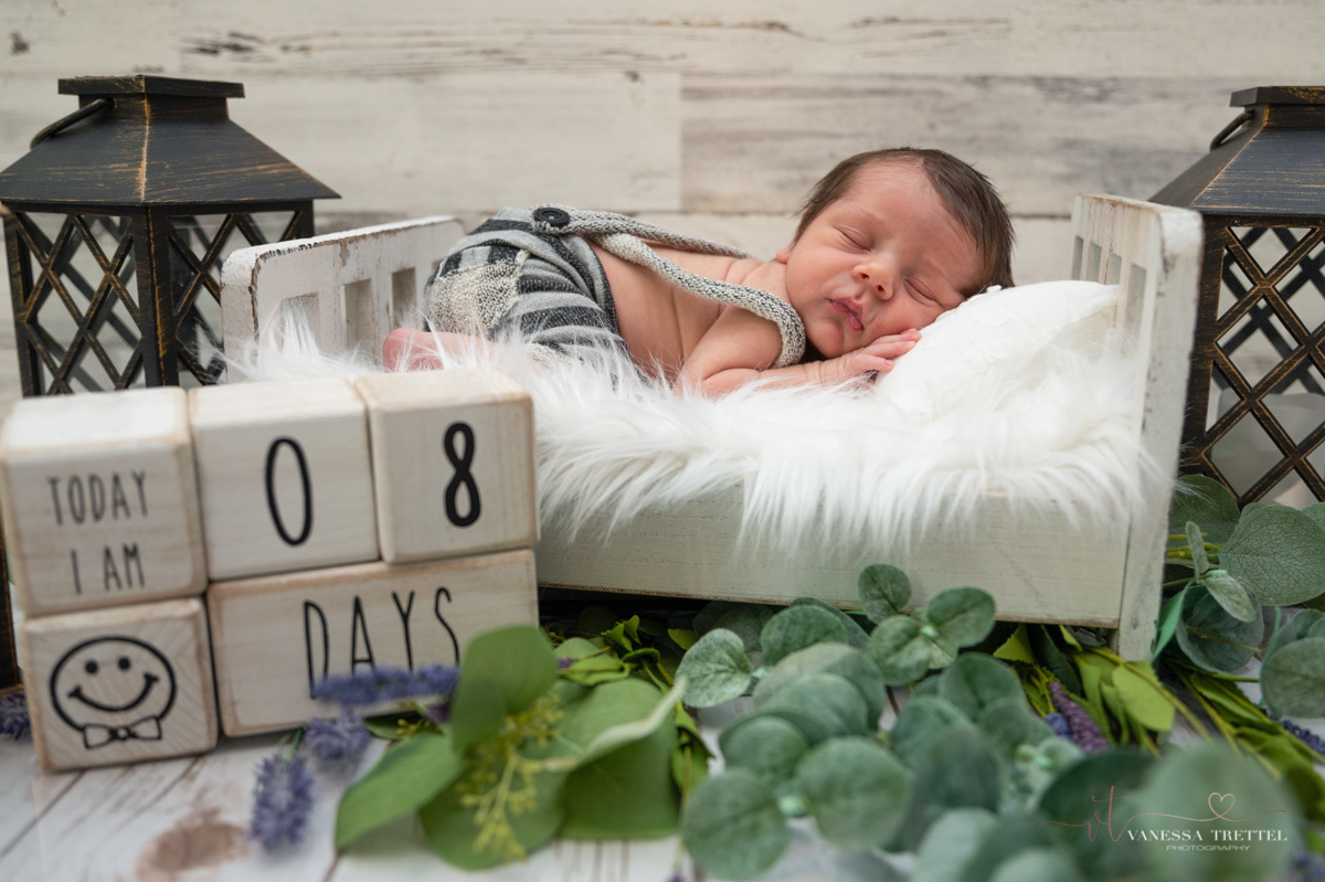 newborn photo
withe background boy
hat and pants
Vanessa Trettel Photography
