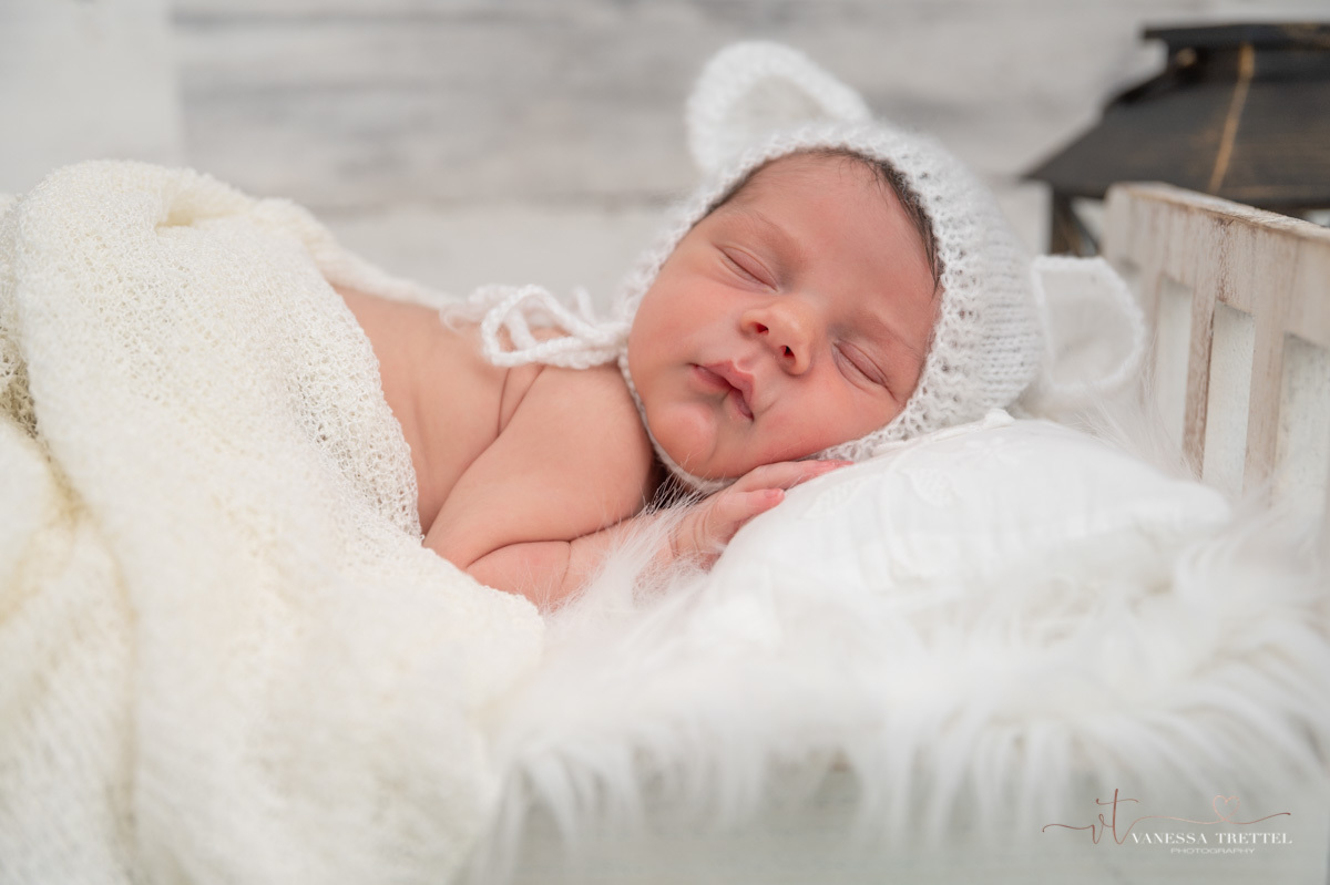 newborn photo
withe background boy
hat and pants
Vanessa Trettel Photography