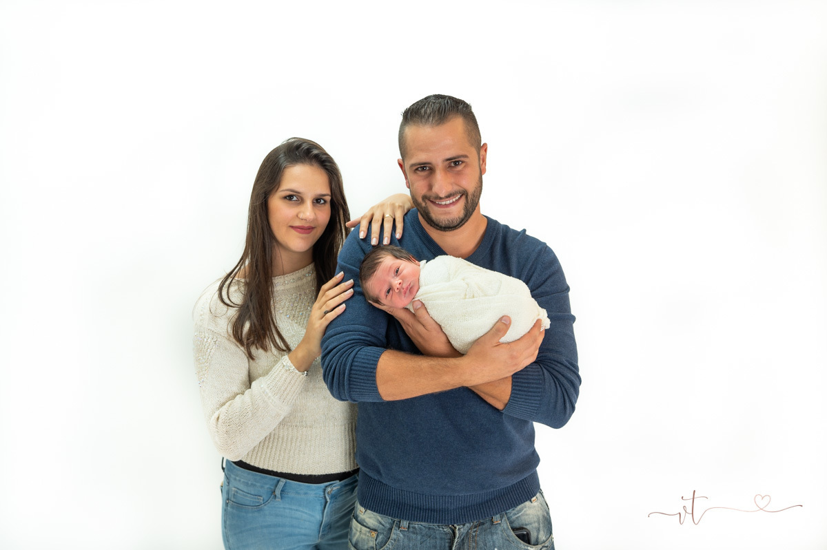 newborn photo
withe background boy
wrap family photography
Vanessa Trettel Photography
