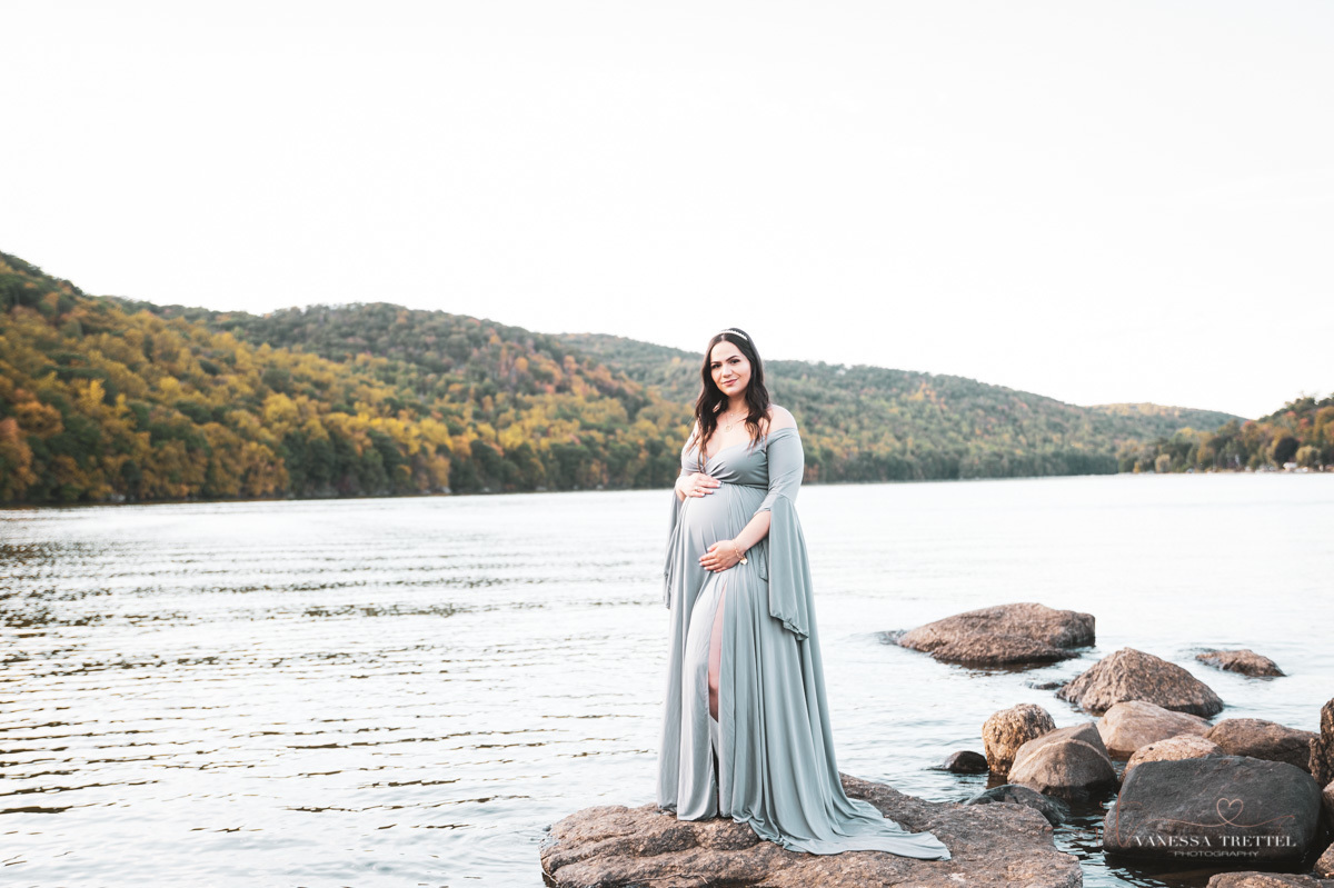 maternity photo
gray dress
pregnancy couple photoshoot
lake park  CT
vanessa trettel photography