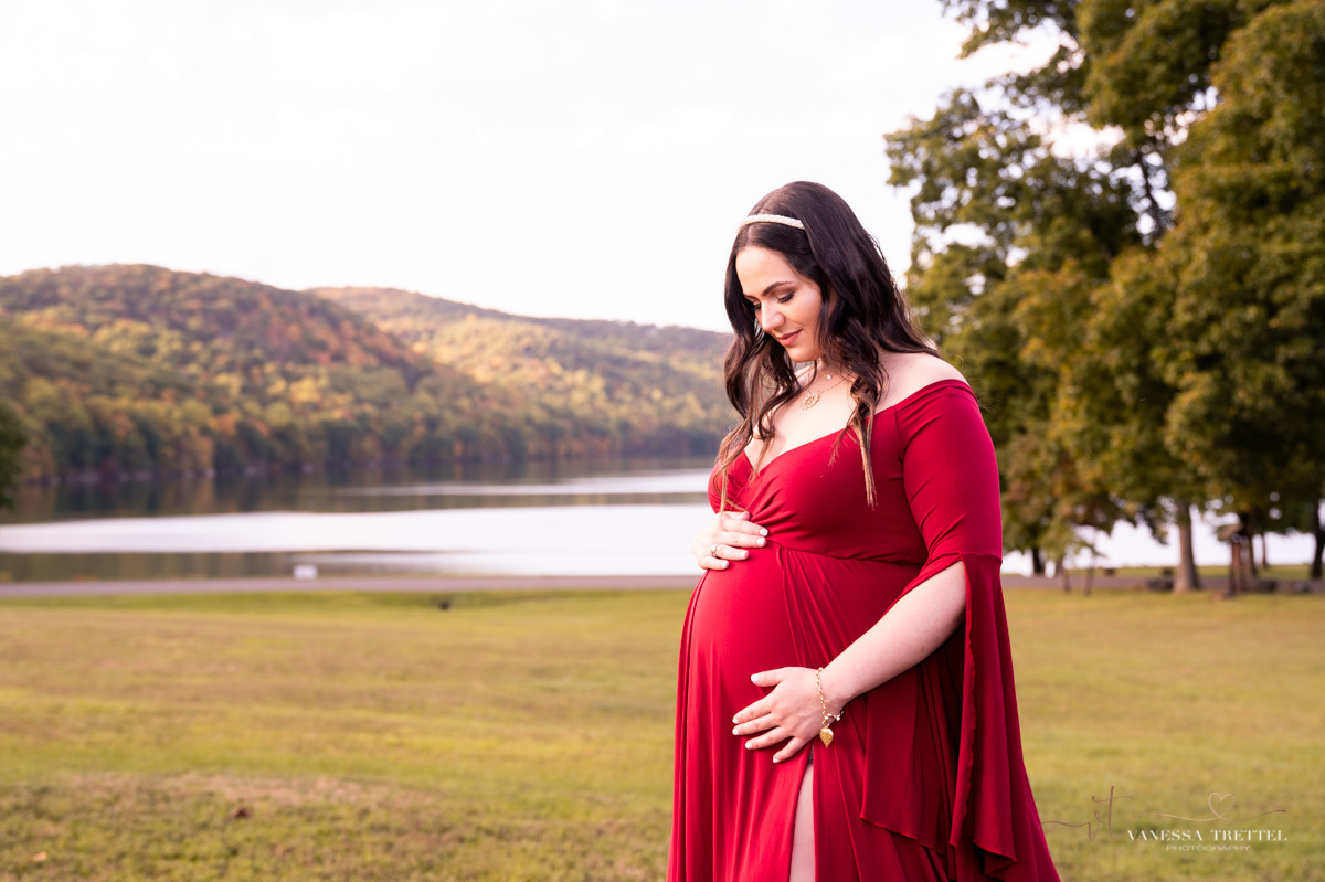 maternity photo
red dress
pregnancy couple photoshoot
lake park  CT
vanessa trettel photography