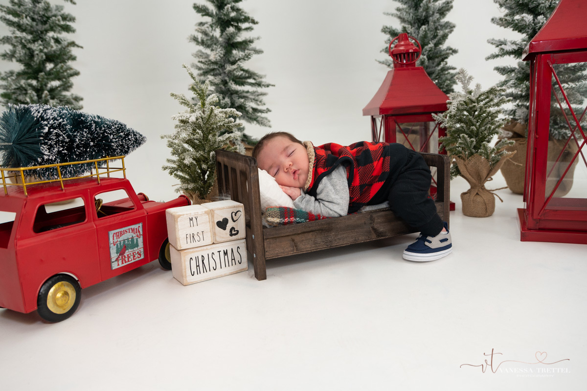 Christmas Studio photography
couple photo
family Christmas photo
Ansonia  CT
Vanessa Trettel Photography